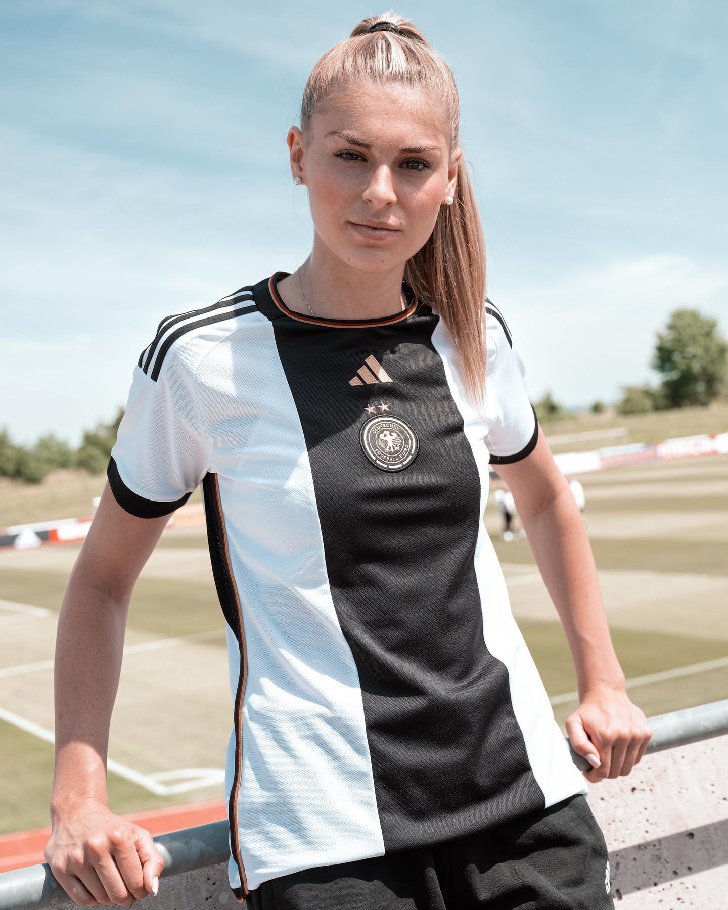Jule Brand - Free pics, galleries & more at Babepedia