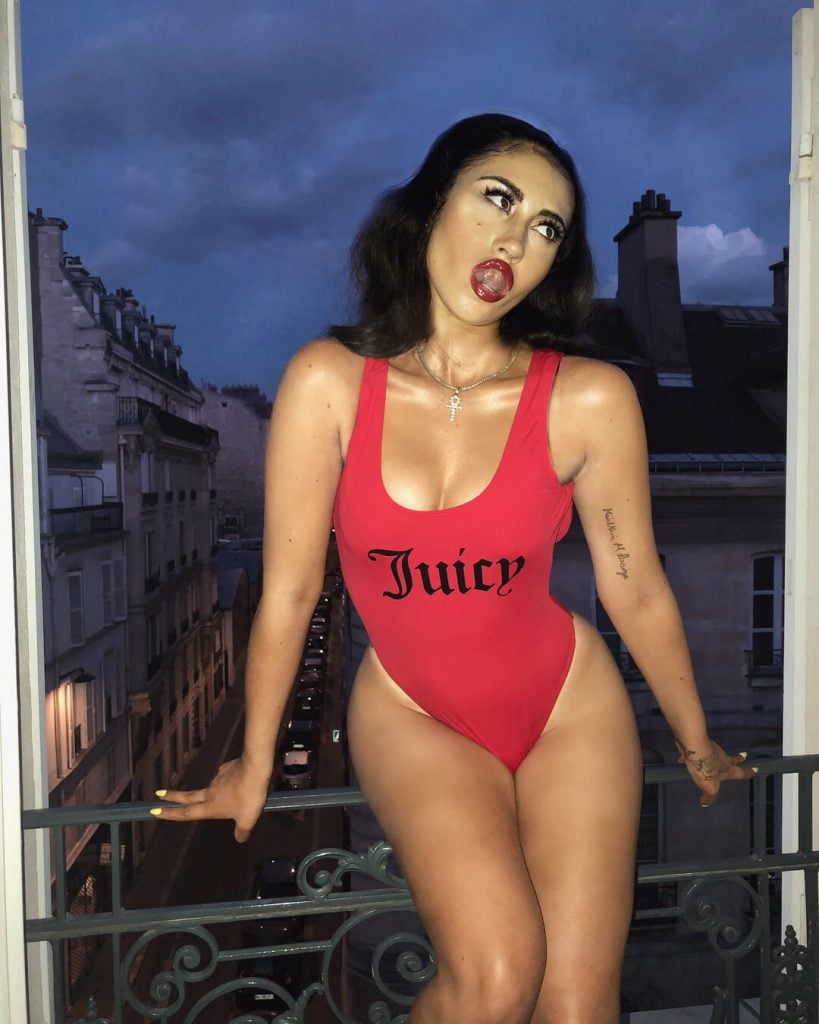 Kali Uchis - Free pics, galleries & more at Babepedia
