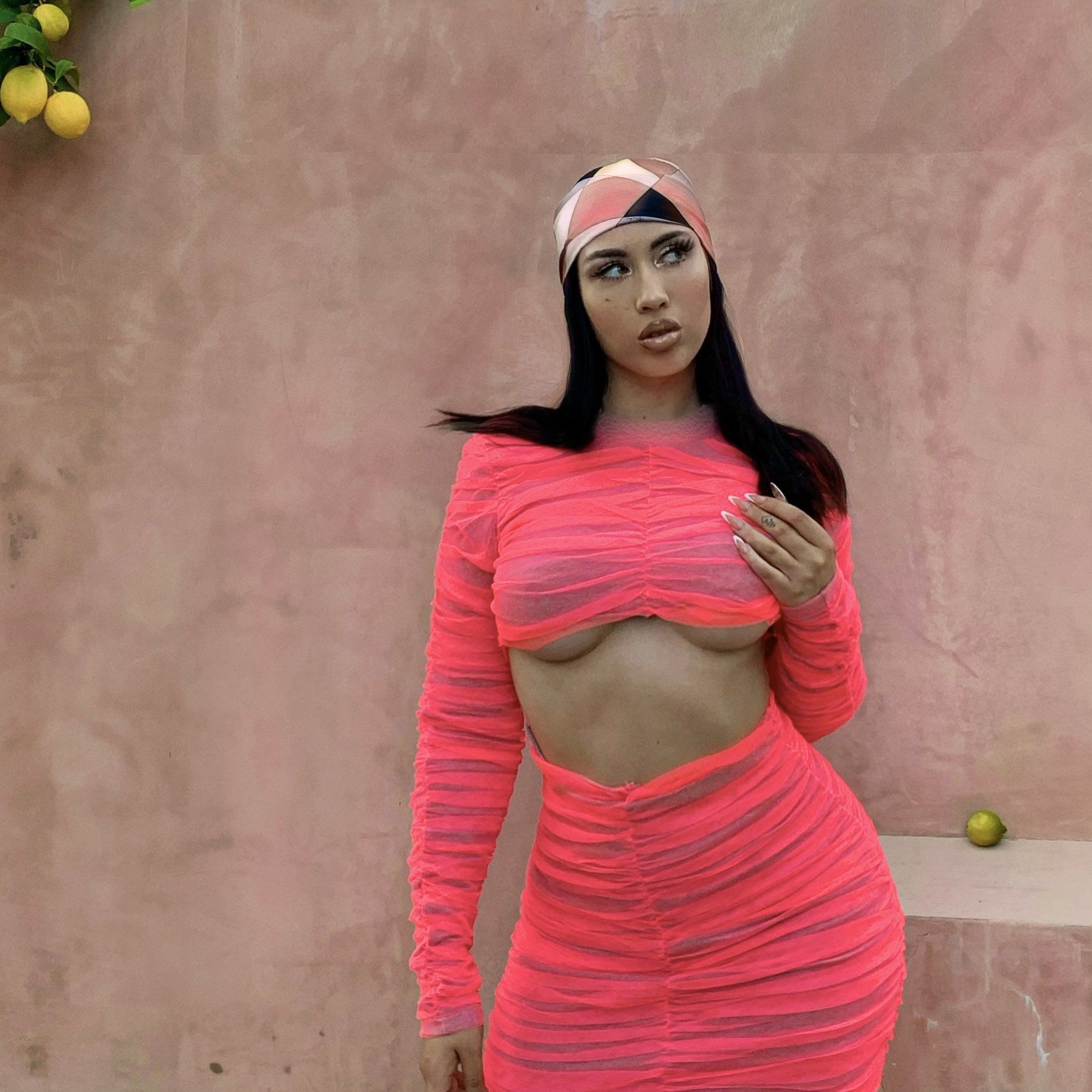 Kali Uchis - Free pics, galleries & more at Babepedia