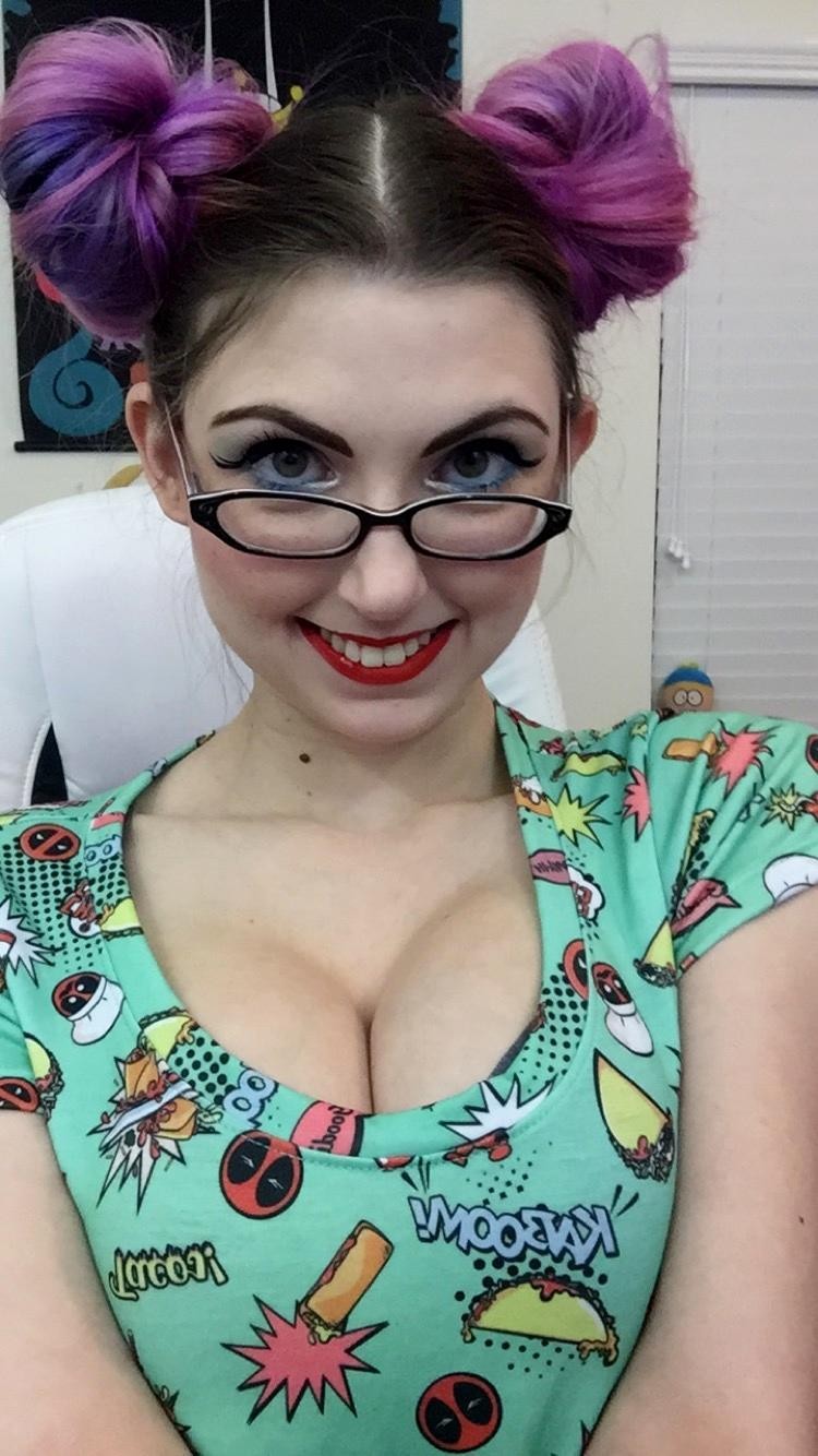 Karen Fernanda - Modelka, Aktorka porno