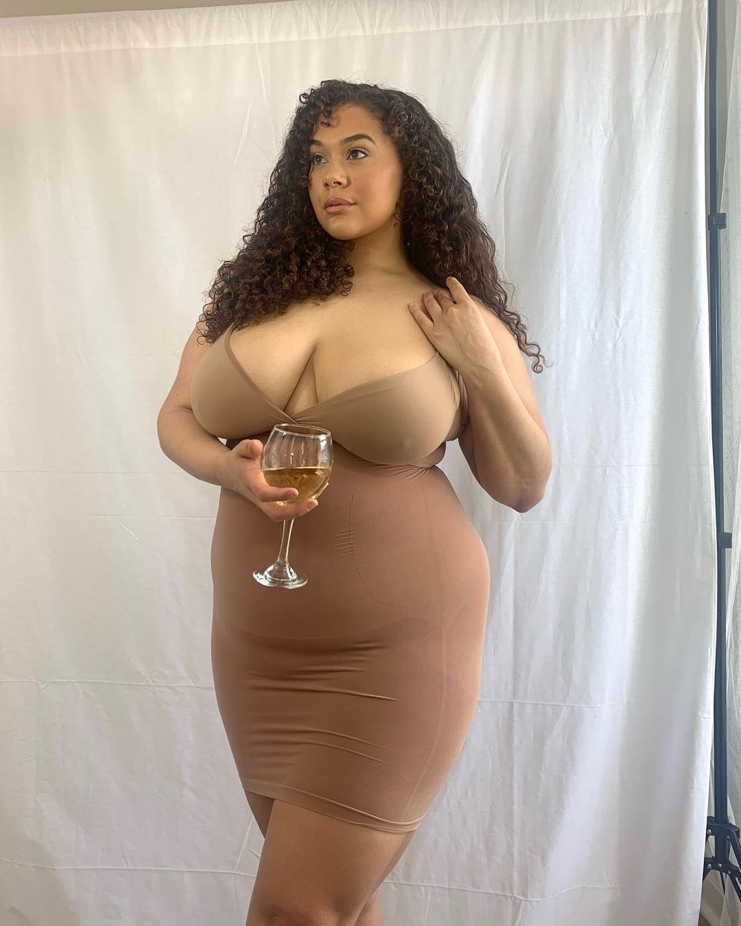 Khloe Mitchell - Free pics, galleries & more at Babepedia