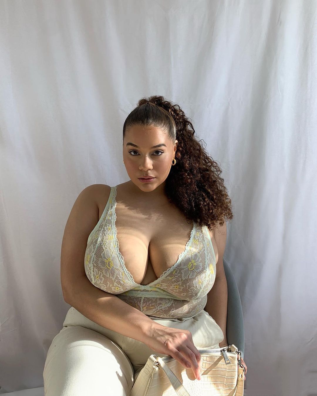Khloe Mitchell - Free pics, galleries & more at Babepedia