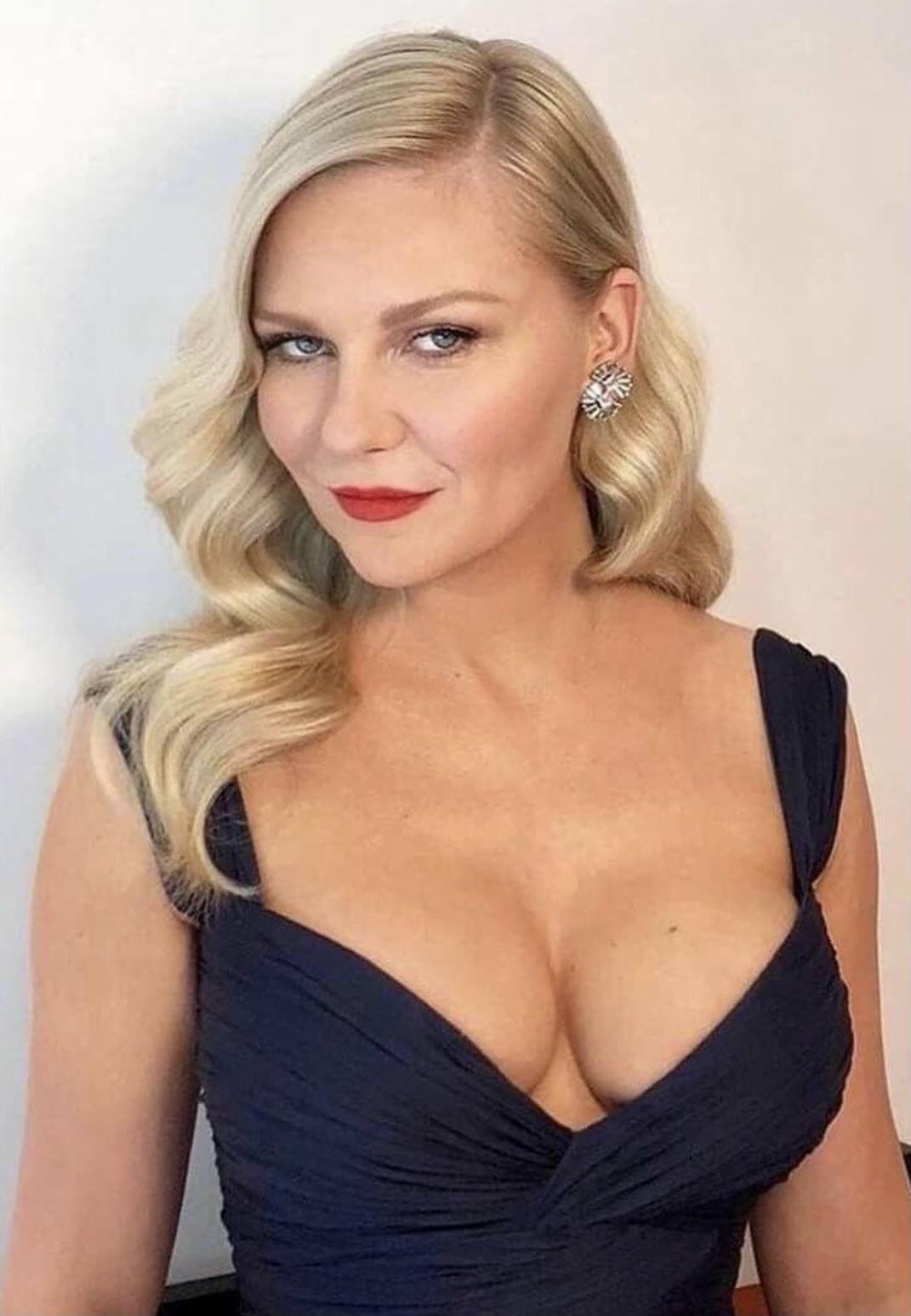 Kirsten Dunst - Free sexy pics, galleries & more at Babepedia