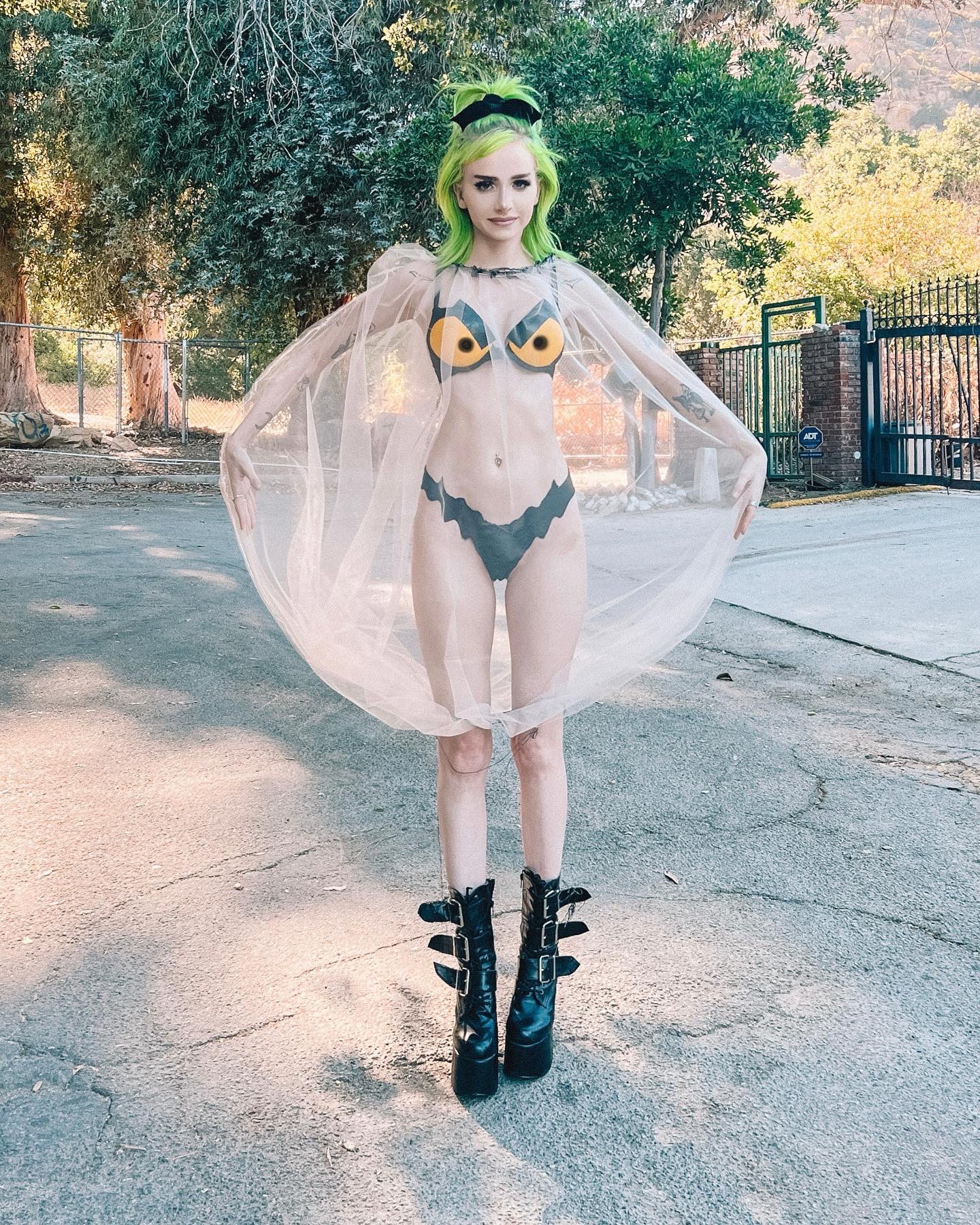 Kirsten Kaye - Free nude pics, galleries & more at Babepedia