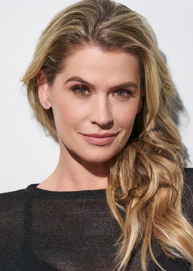 Kristy Swanson - Free pics, galleries & more at Babepedia