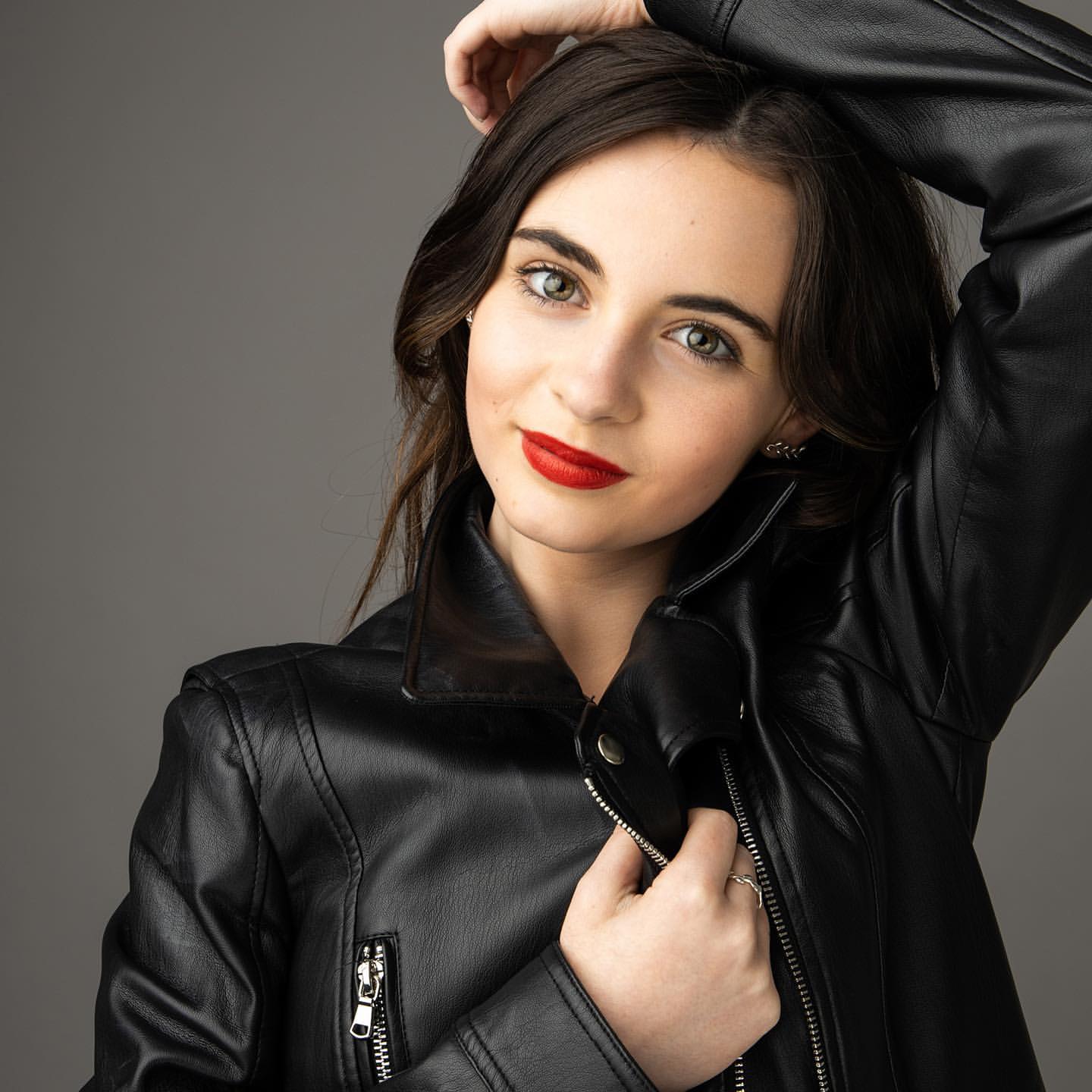 Lara McDonnell - Free pics, galleries & more at Babepedia