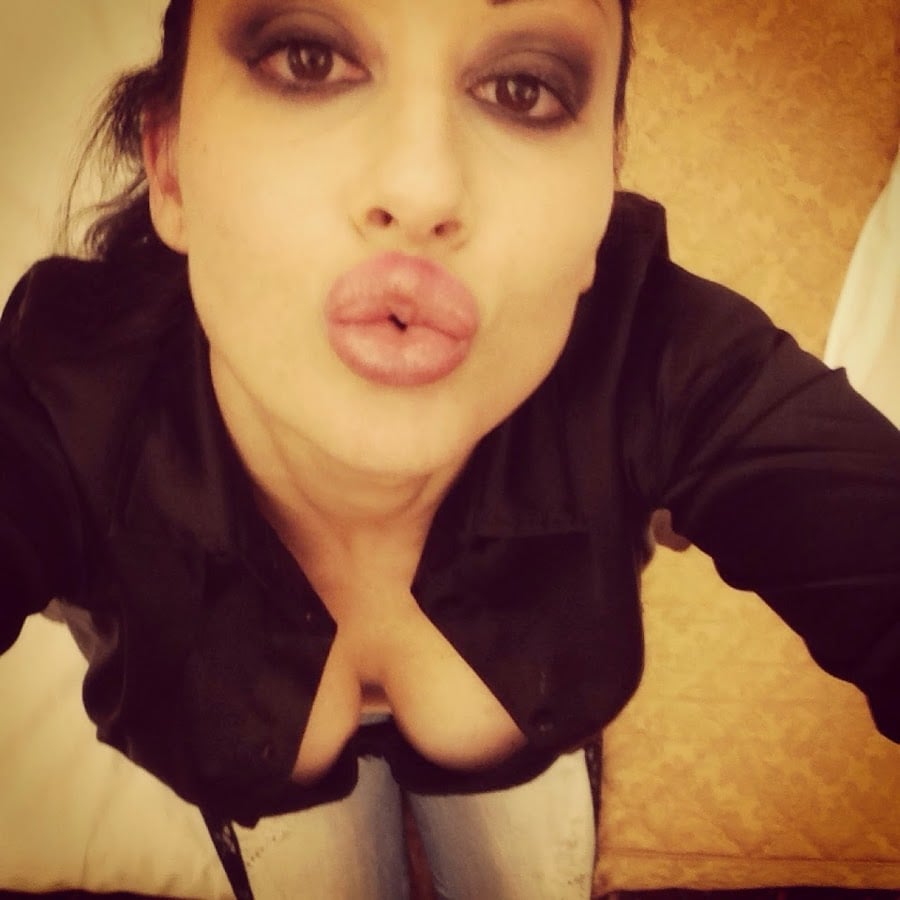 Laura Perego - Free nude pics, galleries & more at Babepedia