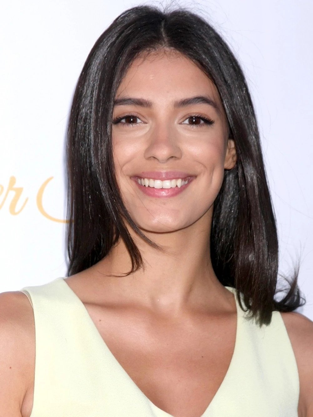 Laysla De Oliveira - Free pics, galleries & more at Babepedia
