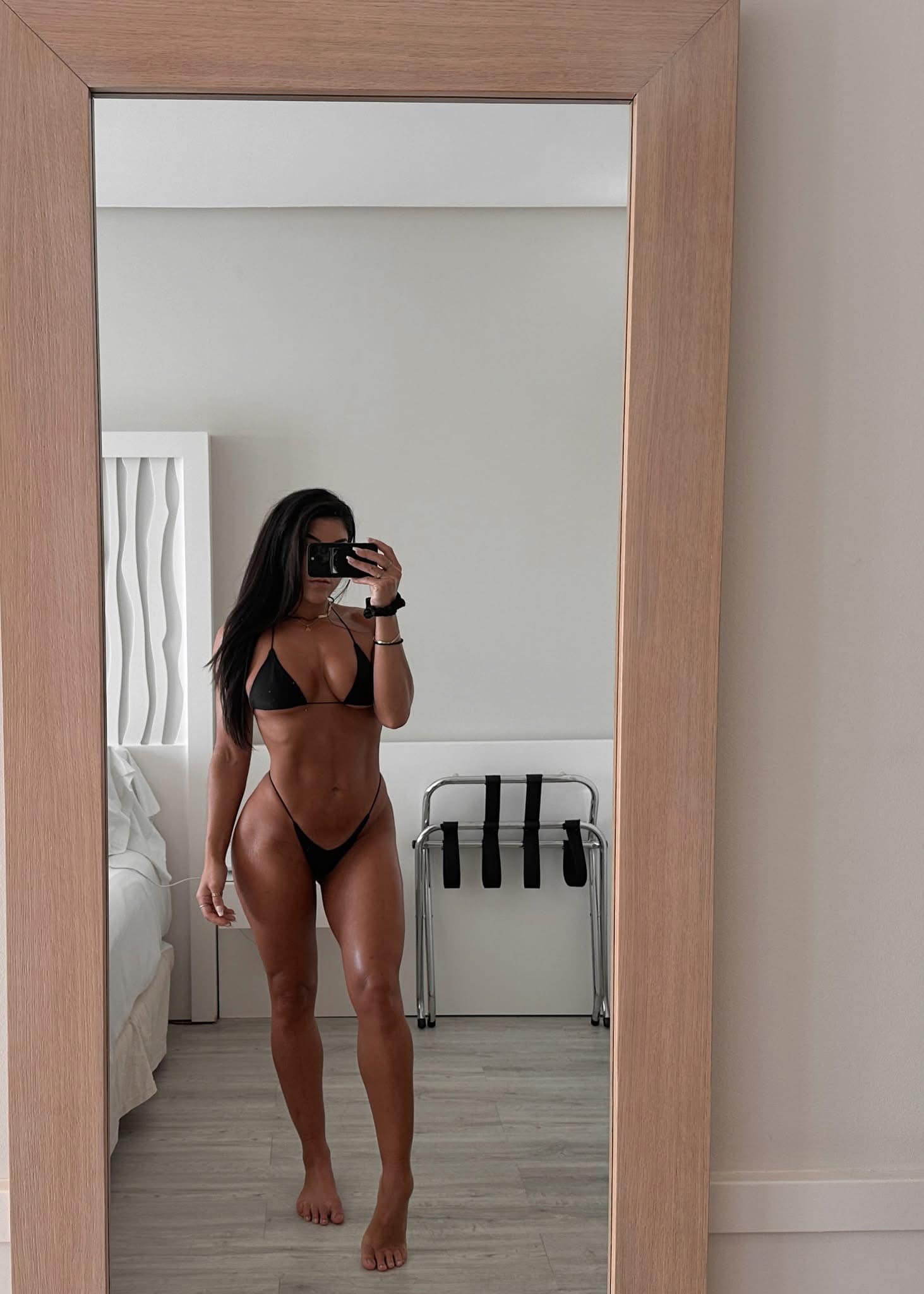 Leah Shutkever - Free pics, galleries & more at Babepedia