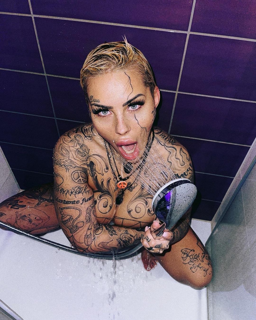 Leoni Baltz - Free sexy pics, galleries & more at Babepedia