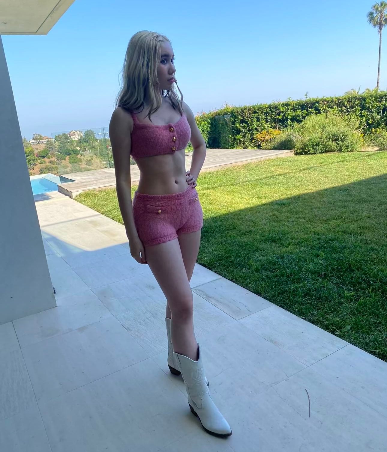 Lil Tay - Free pics, galleries & more at Babepedia