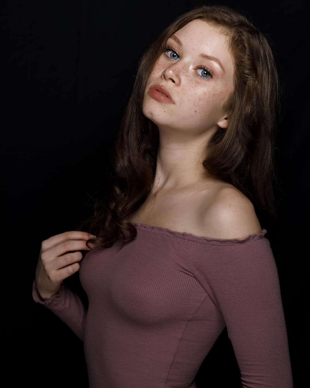 Lily-Ana Alexander - Free sexy pics, galleries & more at Babepedia