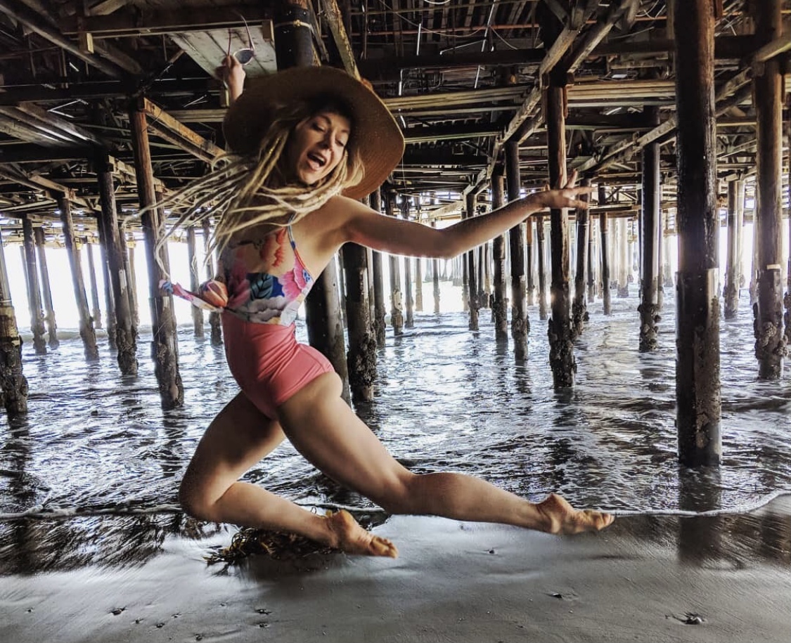 Lindsey Stirling - Free pics, galleries & more at Babepedia