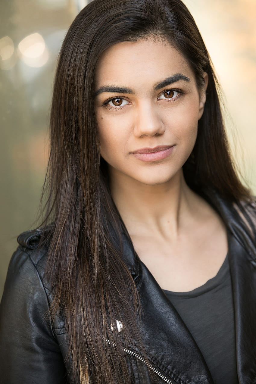 Lisa Ambalavanar - Free pics, galleries & more at Babepedia