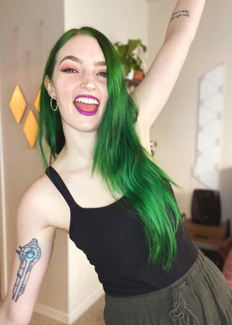 Littlesiha - Free pics, galleries & more at Babepedia