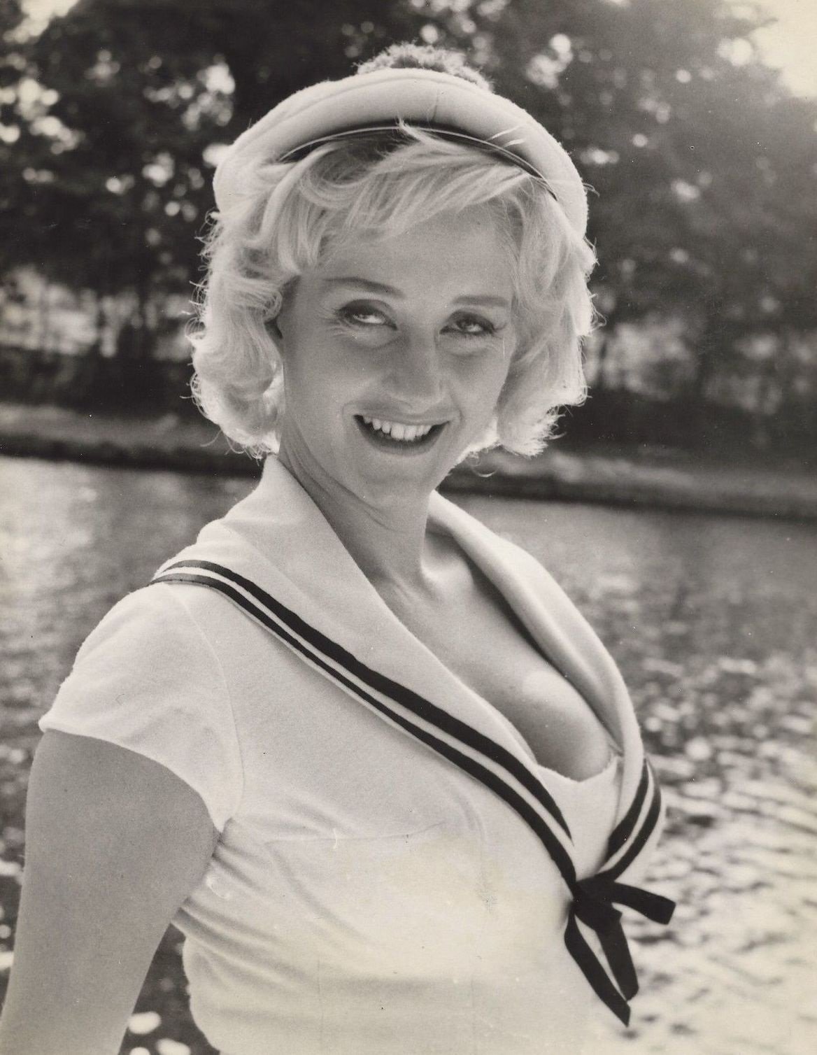 Liz Fraser - Free pics, galleries & more at Babepedia