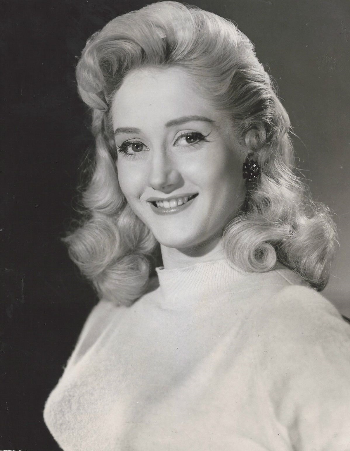 Liz Fraser - Free pics, galleries & more at Babepedia