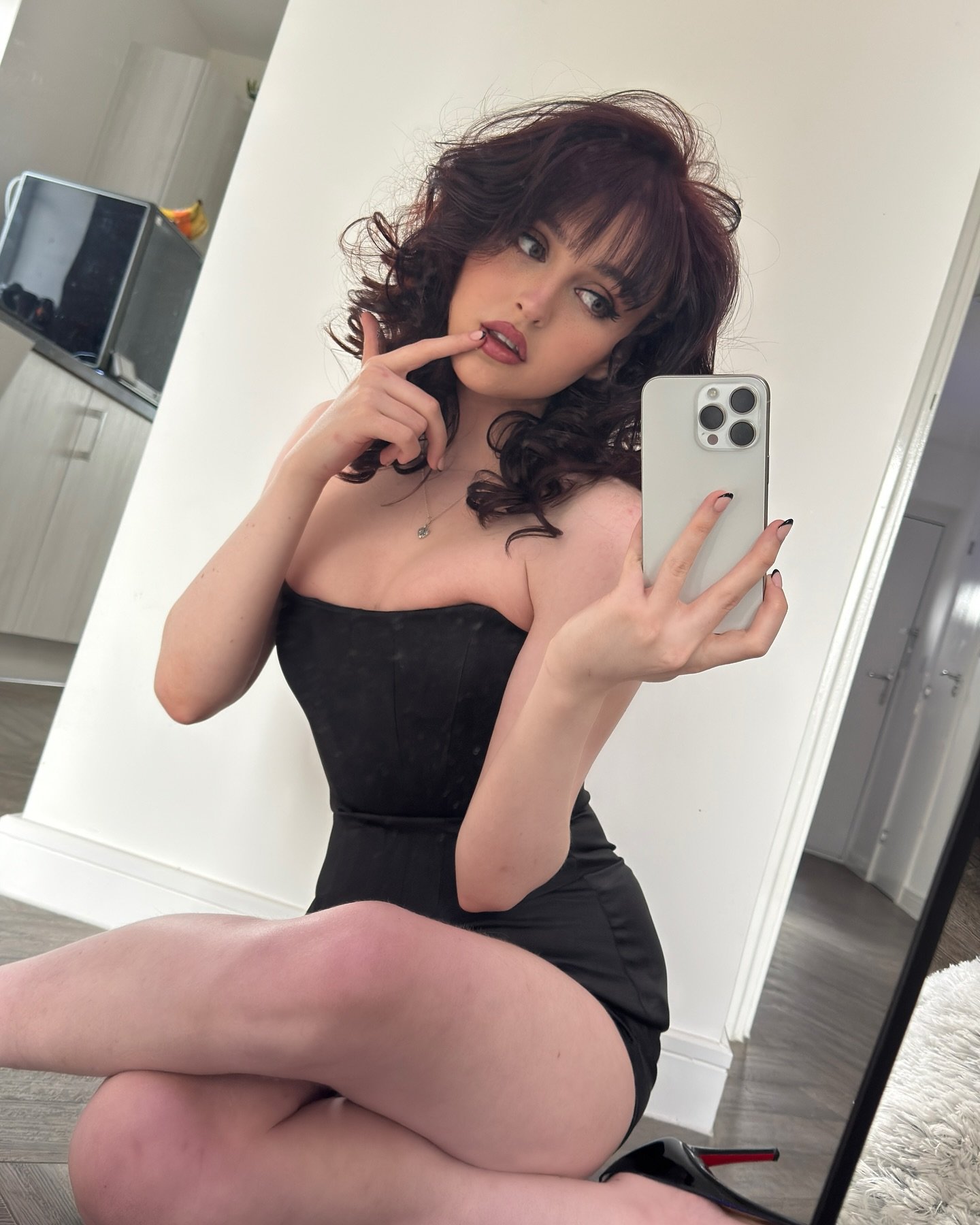 Lois Desiluted - Free nude pics, galleries & more at Babepedia