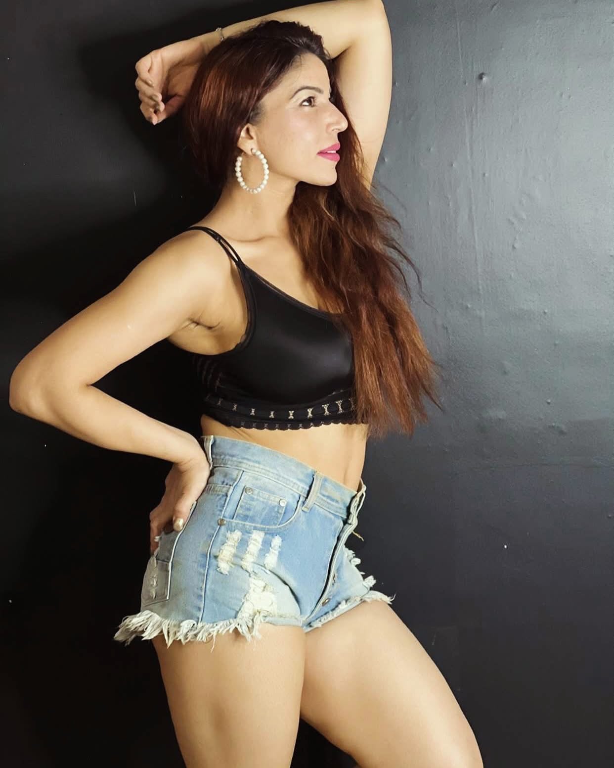 Maahi Khan - Free nude pics, galleries & more at Babepedia