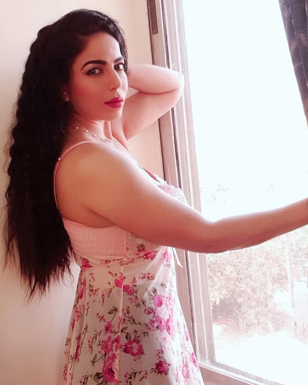 Maahi Khan - Free nude pics, galleries & more at Babepedia