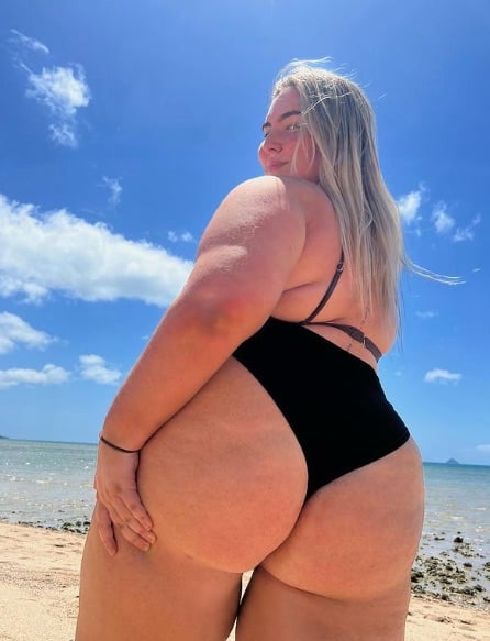 Mackell Caruana - Modelka