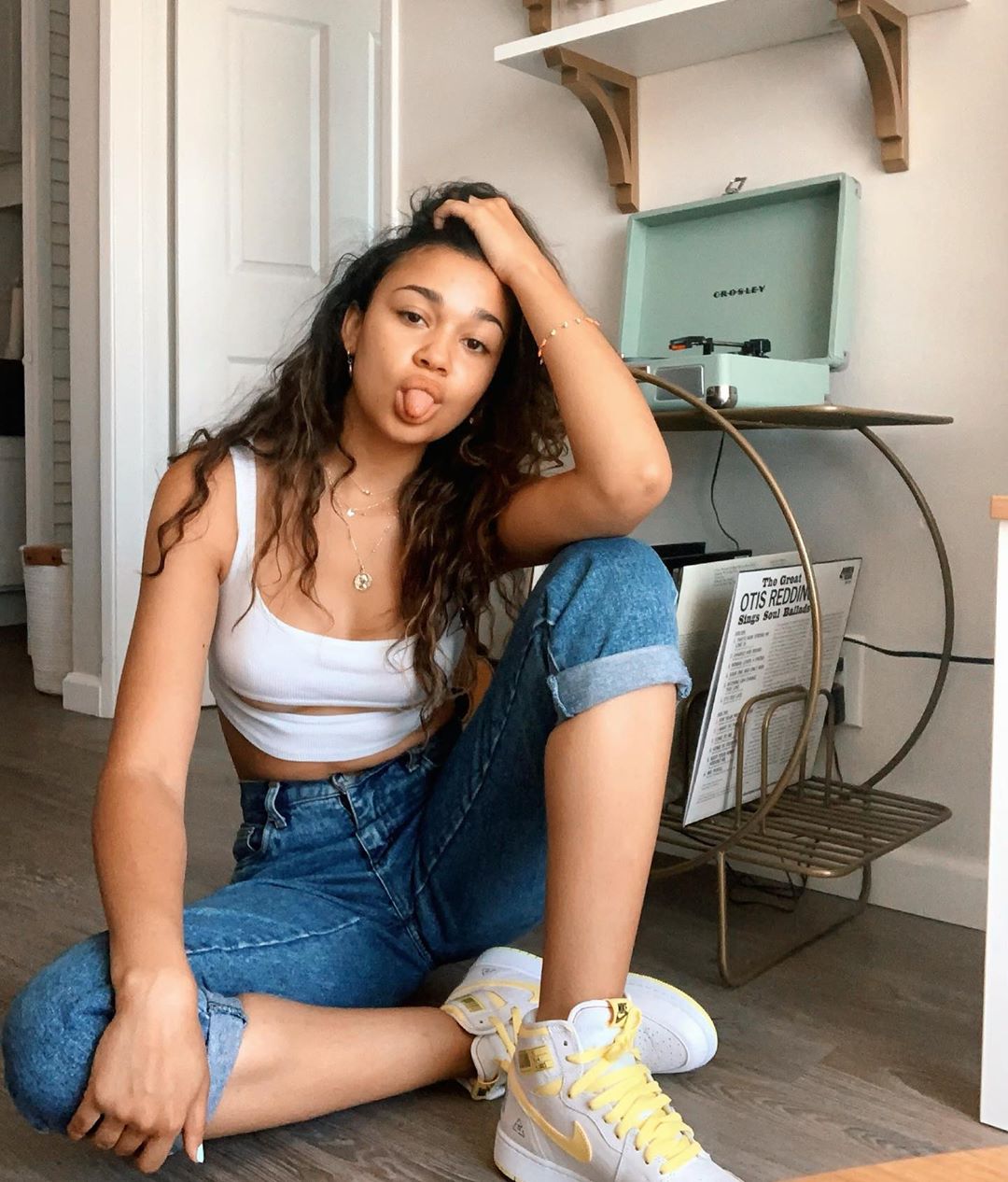 Madison Bailey - Free pics, galleries & more at Babepedia