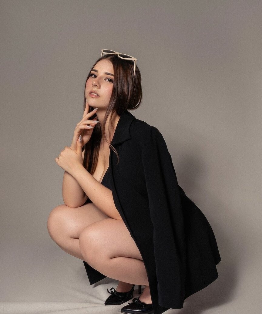 Mariana Hoyos - Free pics, galleries & more at Babepedia