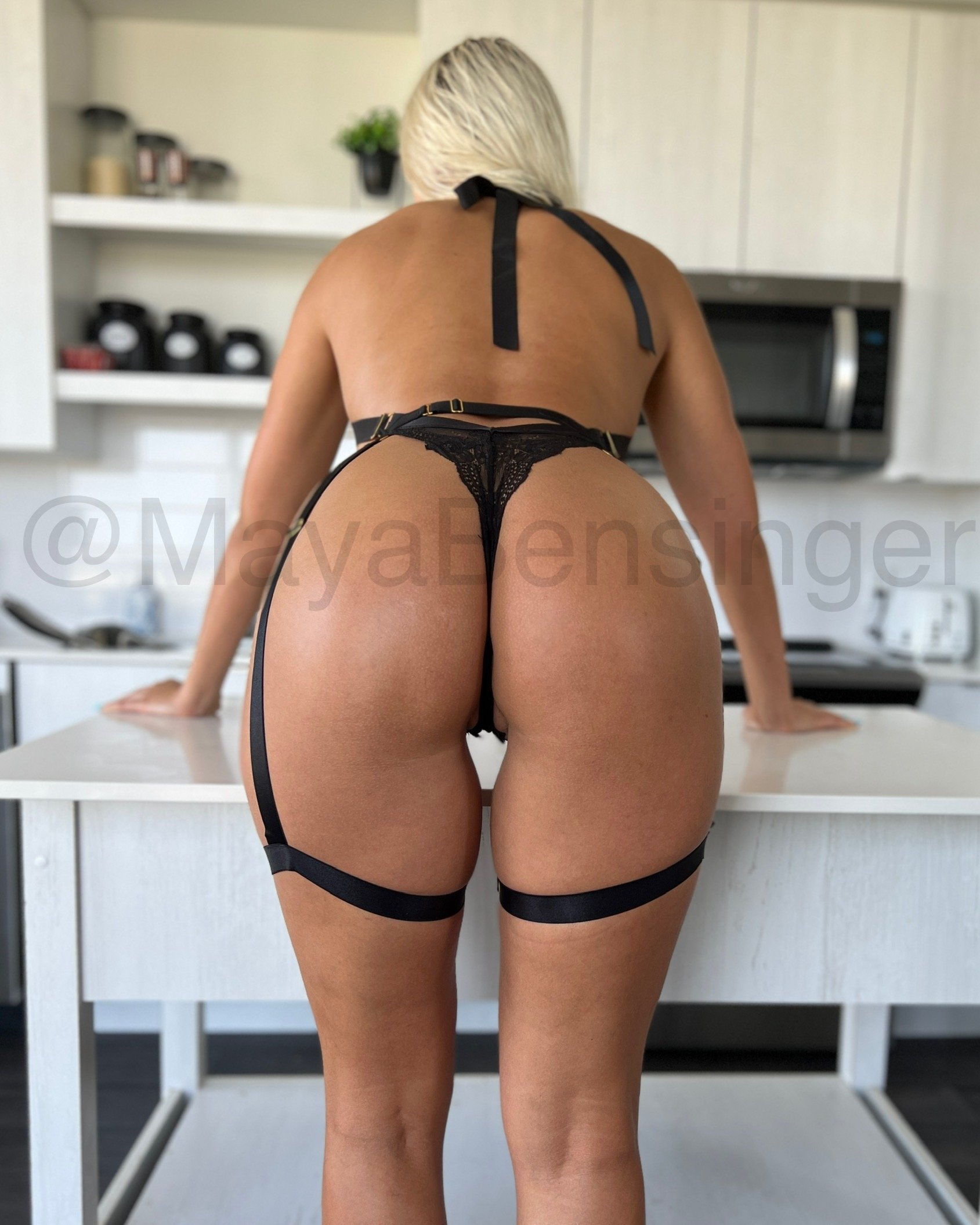 Maya Bensinger - Free nude pics, galleries & more at Babepedia