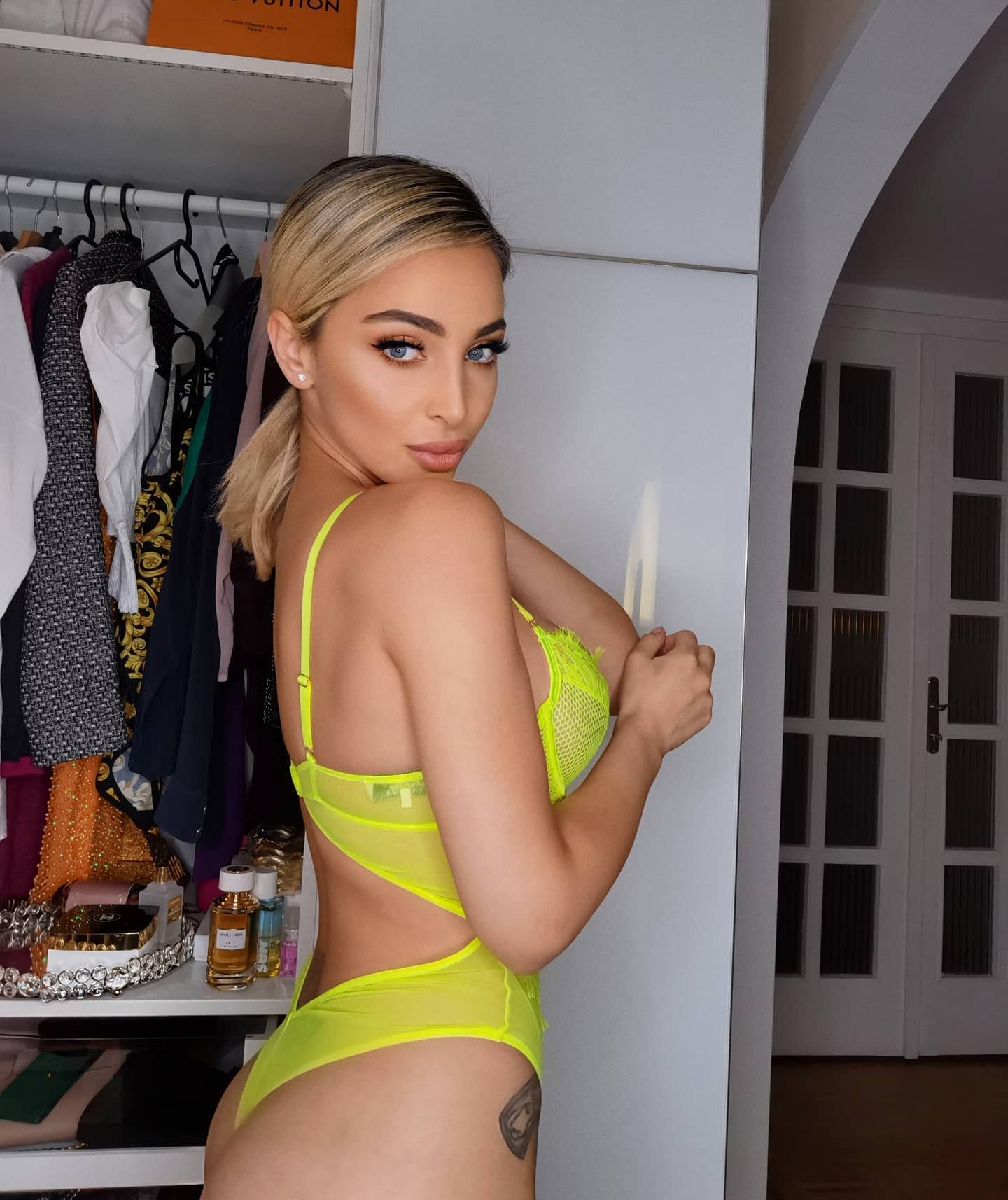 Maya Berovic - Free pics, galleries & more at Babepedia