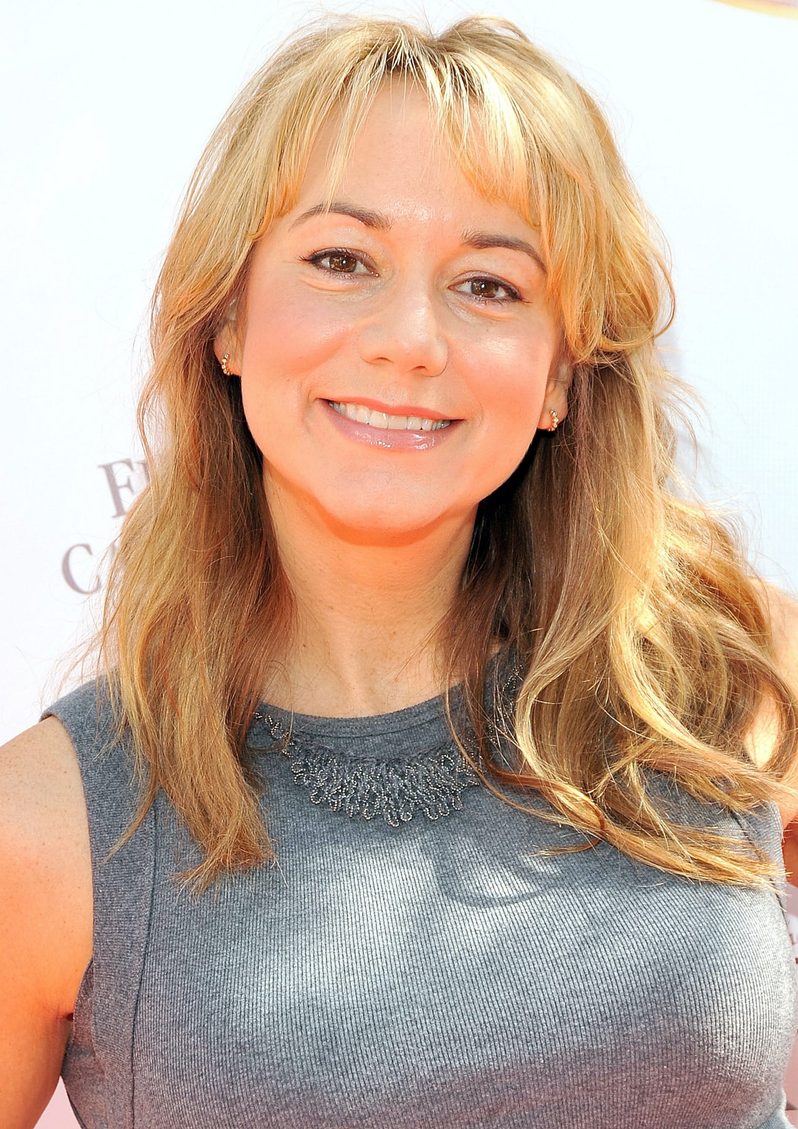 Megyn Price - Free pics, galleries & more at Babepedia