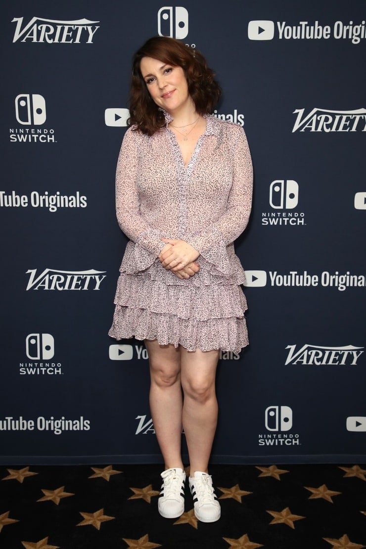 Melanie Lynskey - Free pics, galleries & more at Babepedia