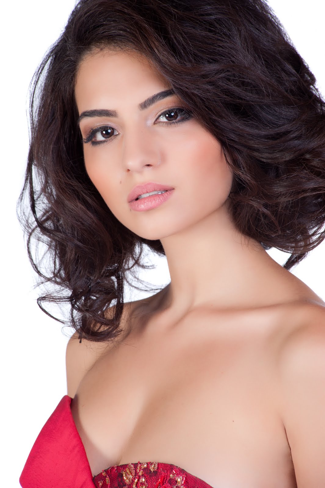 Melisa Asli Pamuk - Free pics, galleries & more at Babepedia