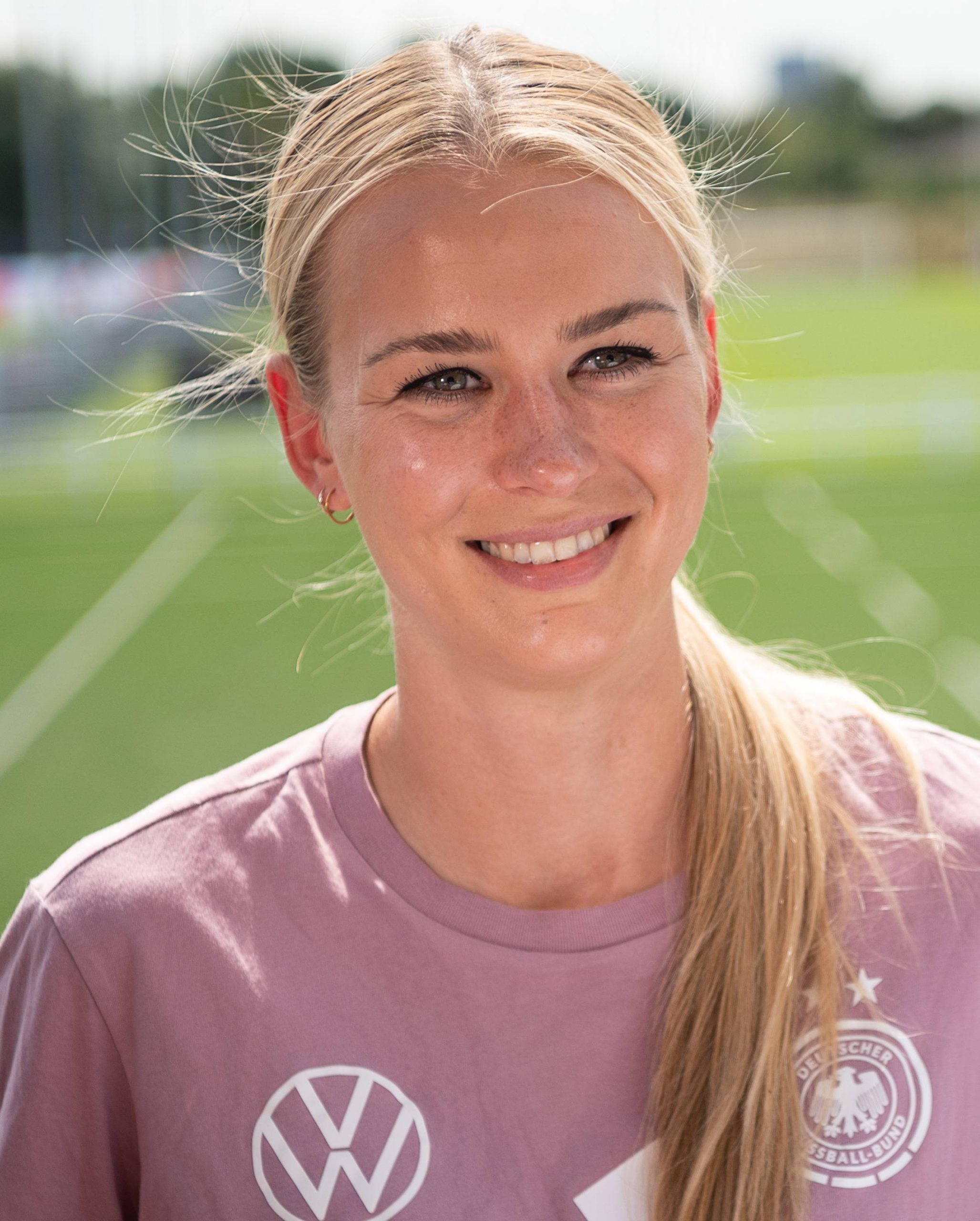 Merle Frohms - Free pics, galleries & more at Babepedia