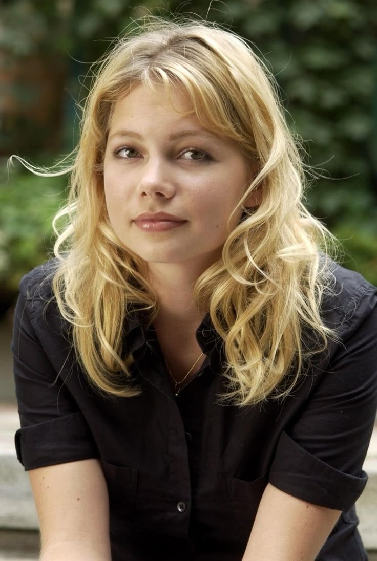 Michelle Williams - Free pics, galleries & more at Babepedia