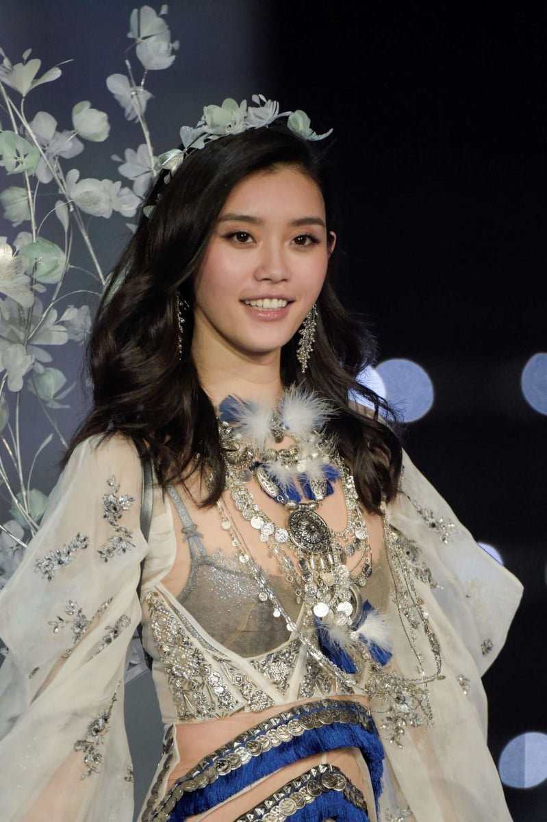 Ming Xi natural beauty captured in a spontaneous moment