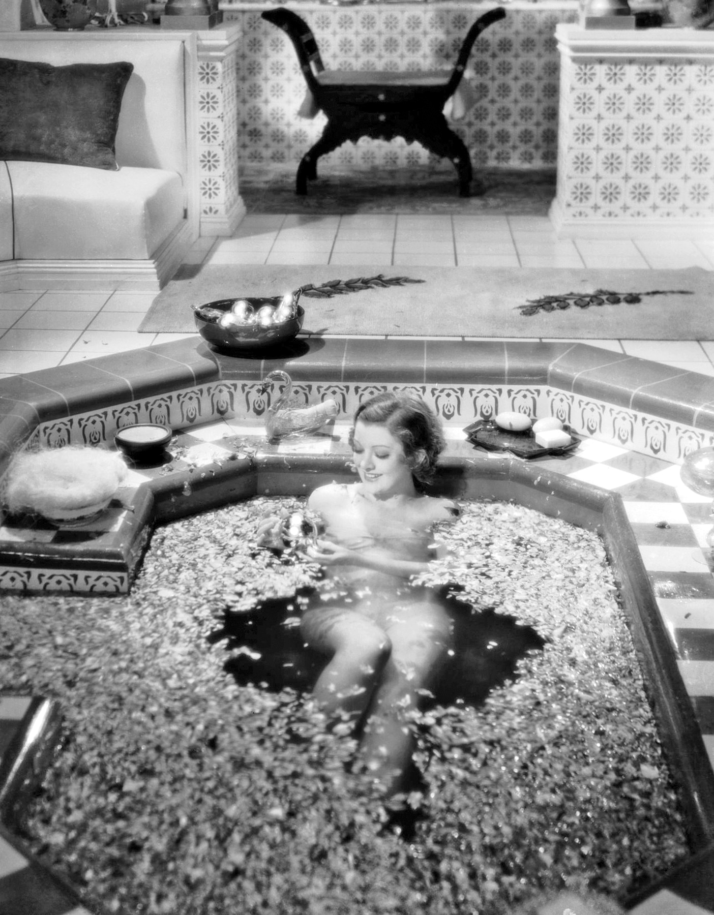 Myrna Loy - Free pics, galleries & more at Babepedia