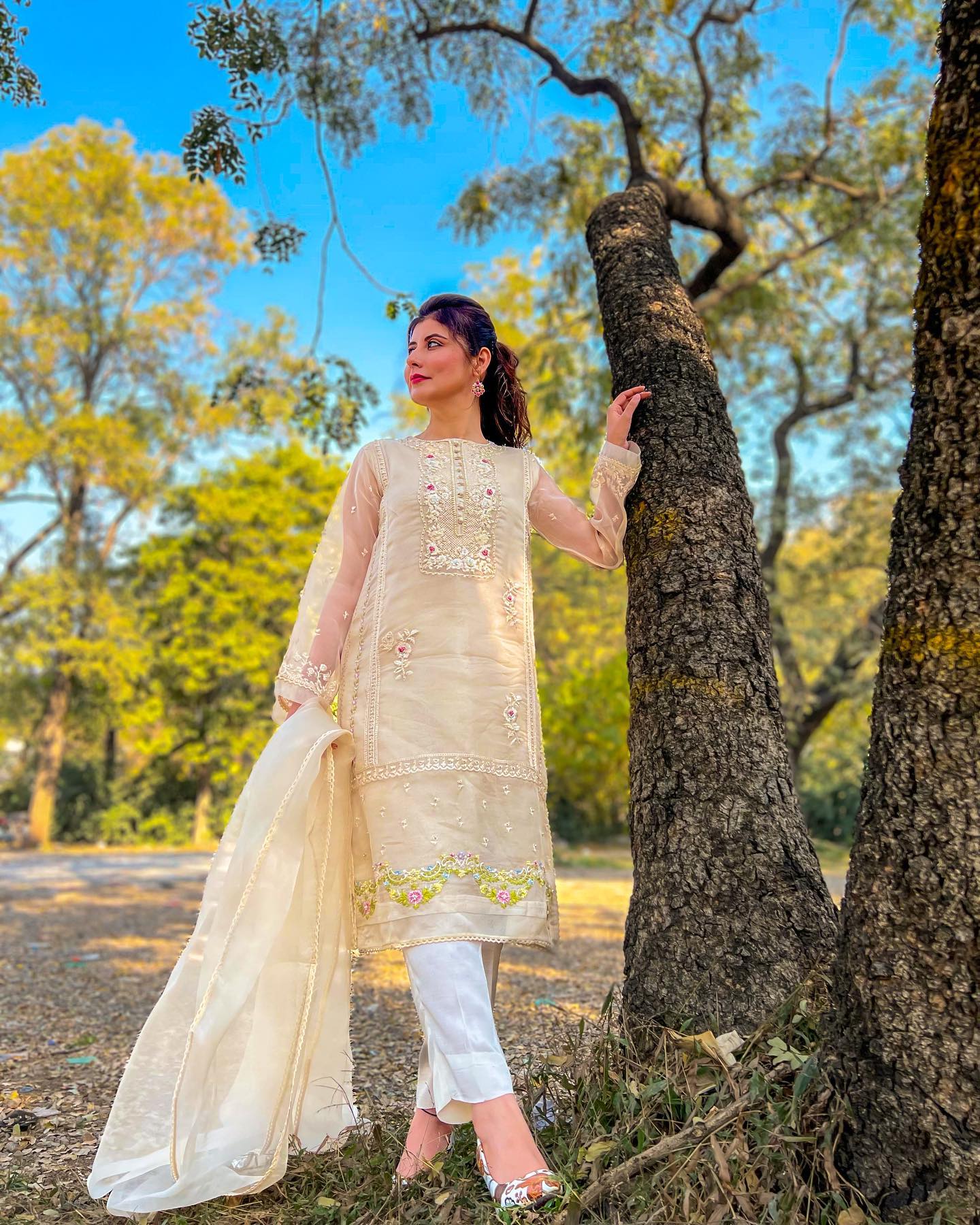 Najiba Faiz - Free pics, galleries & more at Babepedia