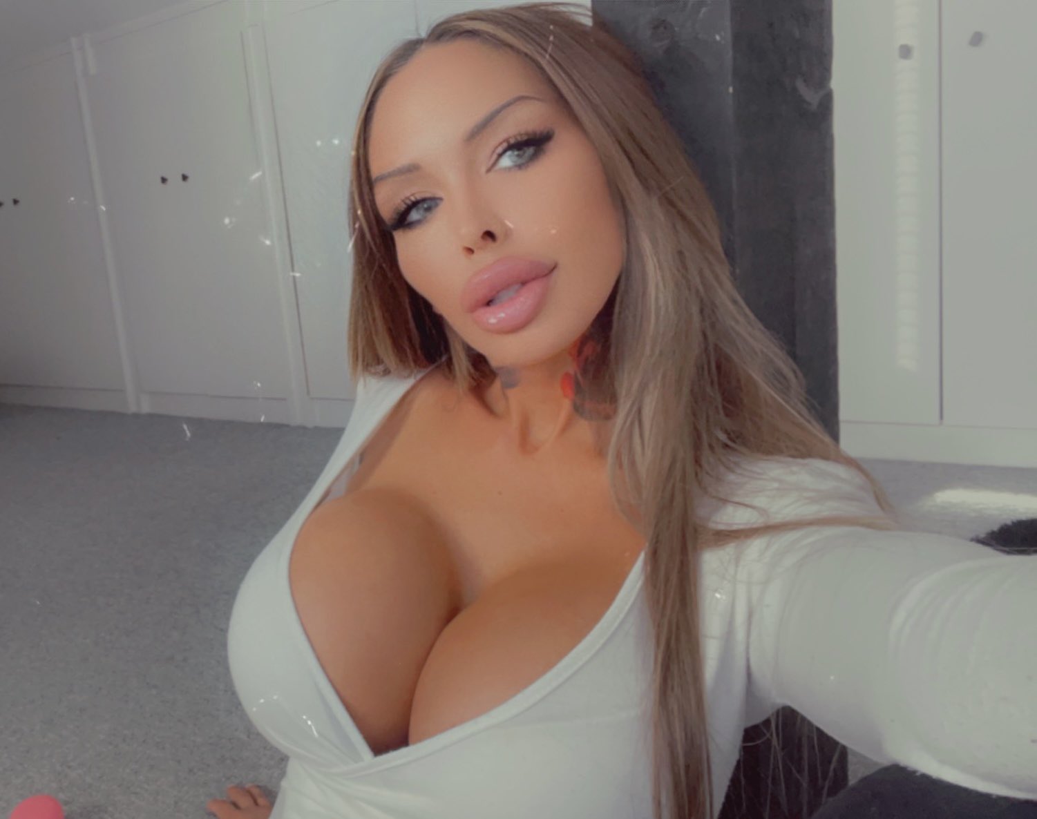 Nes Minu - Free nude pics, galleries & more at Babepedia