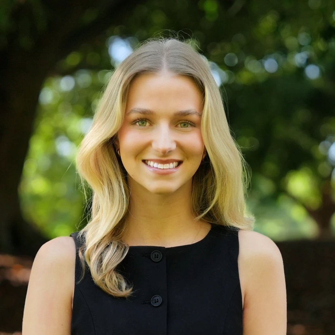 Neve Scott-Smith - Pośrednik w obrocie nieruchomościami