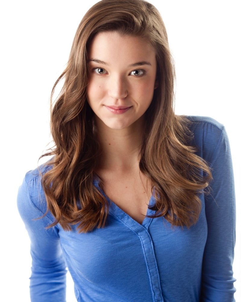 Nicole Brydon Bloom - Free pics, galleries & more at Babepedia