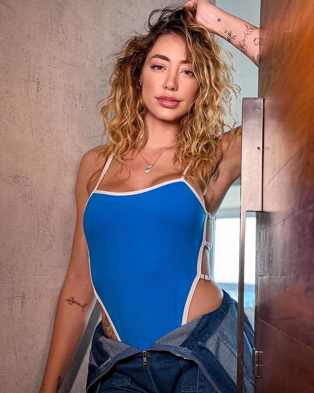 Nicole Louise - Wpływowy