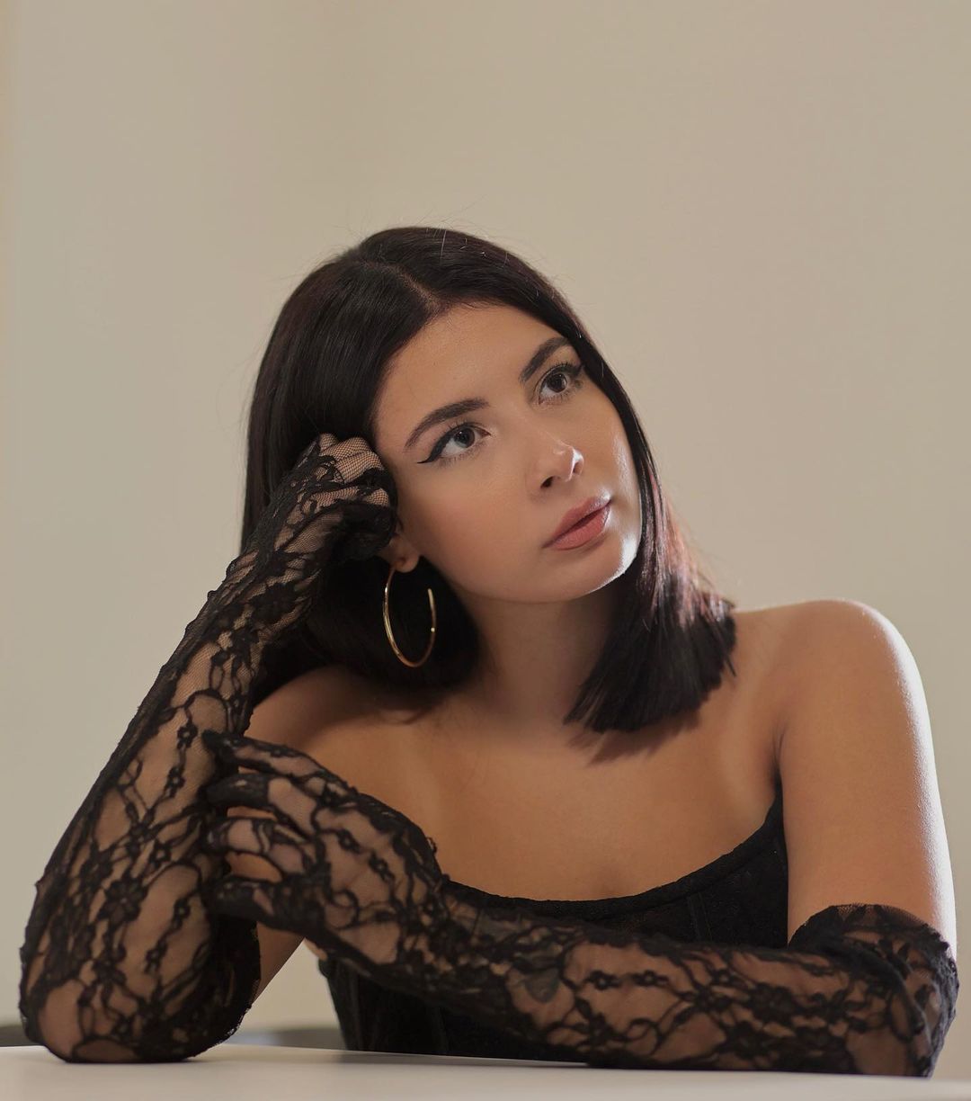 Noel Kharman - Free pics, galleries & more at Babepedia