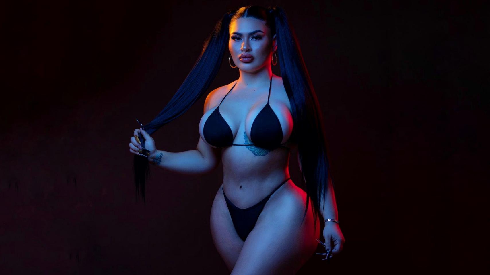 Nola.carolina desnuda