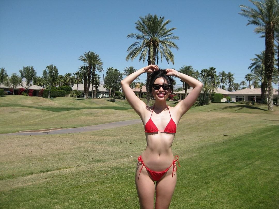 Olivia Sui - Free pics, galleries & more at Babepedia