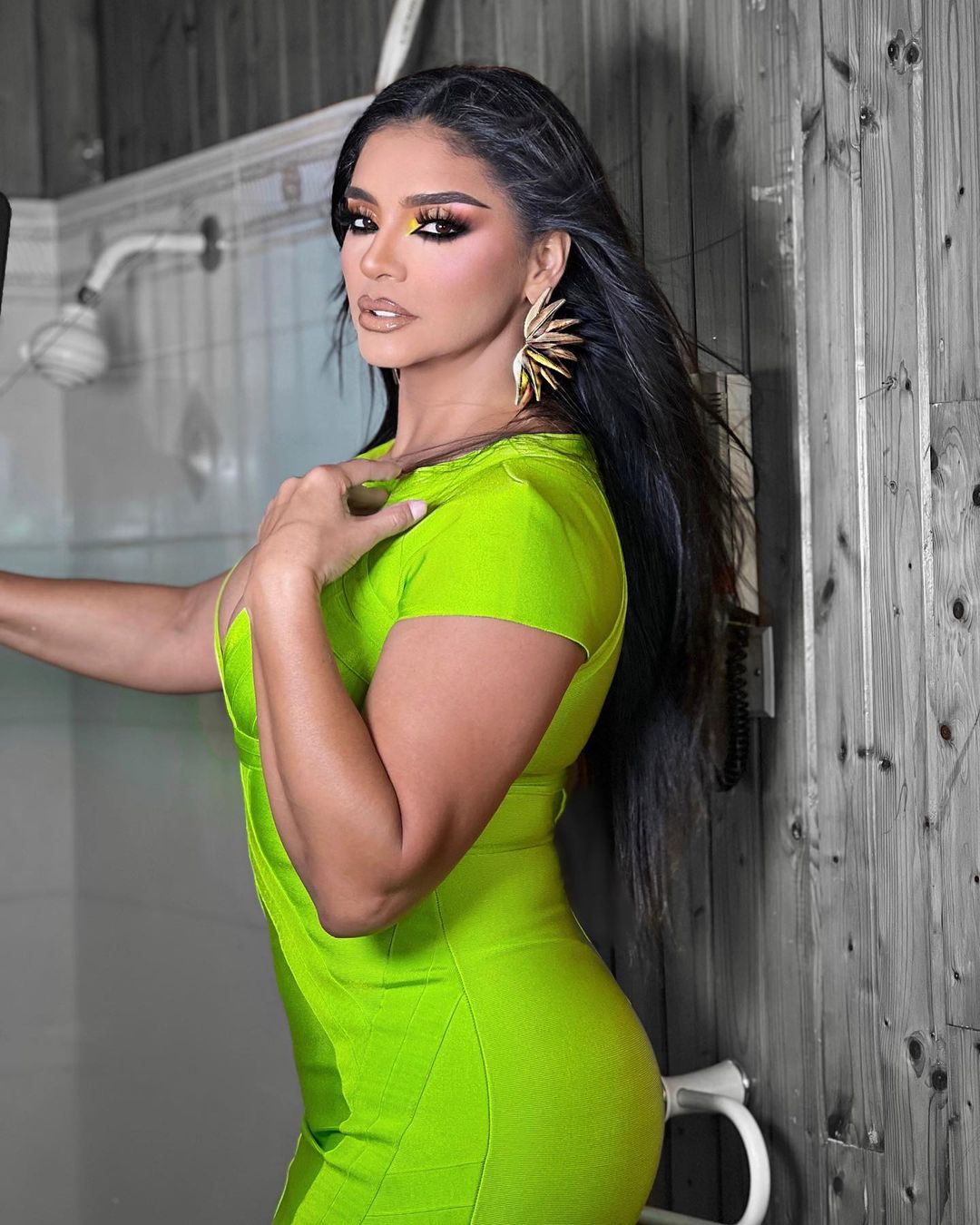 Paola Farias - Free pics, galleries & more at Babepedia
