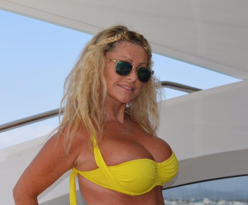 Paola Ferrari - Free pics, galleries & more at Babepedia