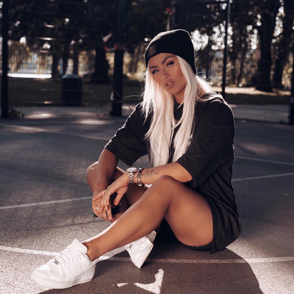 Paulina Ljubas - Free pics, galleries & more at Babepedia