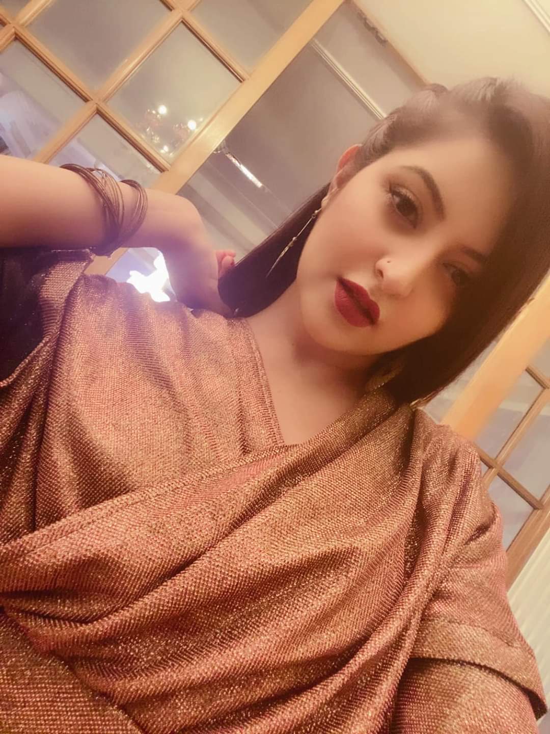 Pori Moni - Free pics, galleries & more at Babepedia