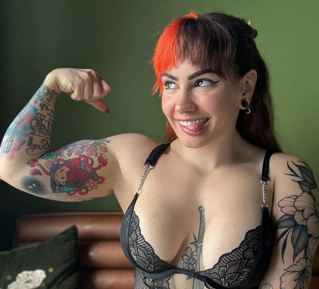 Power Midget - Free nude pics, galleries & more at Babepedia