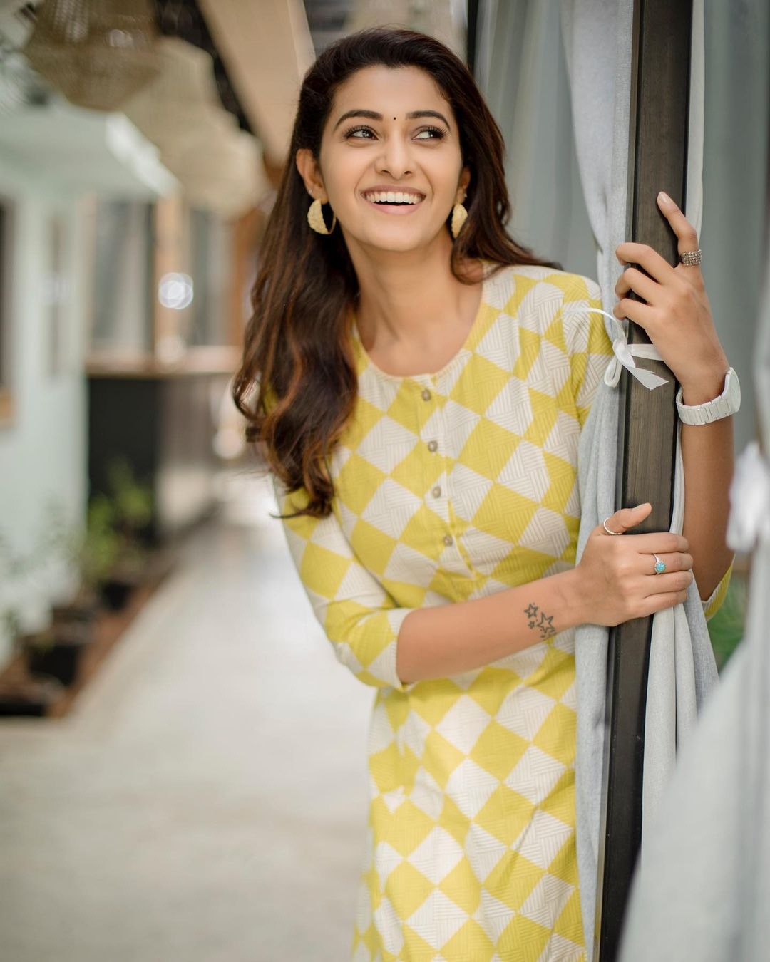Priya Bhavani Shankar - Free pics, galleries & more at Babepedia